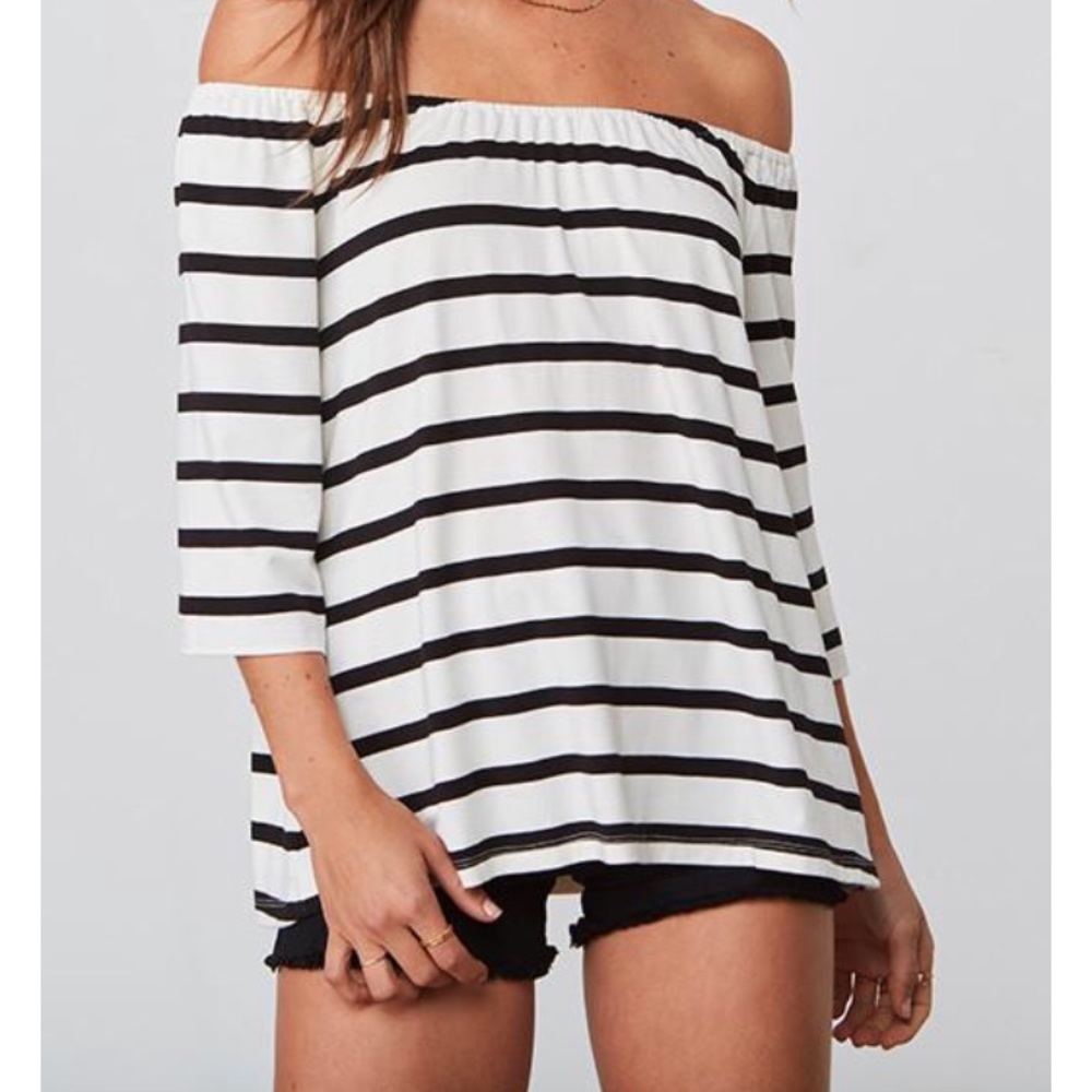 BB Dakota off the shoulder top